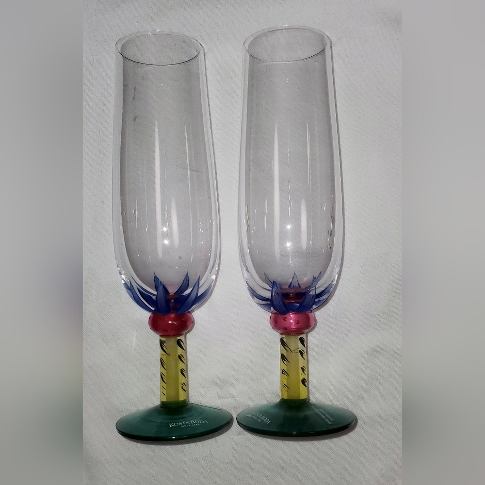 Elegant Blue and Pink Champagne Flutes